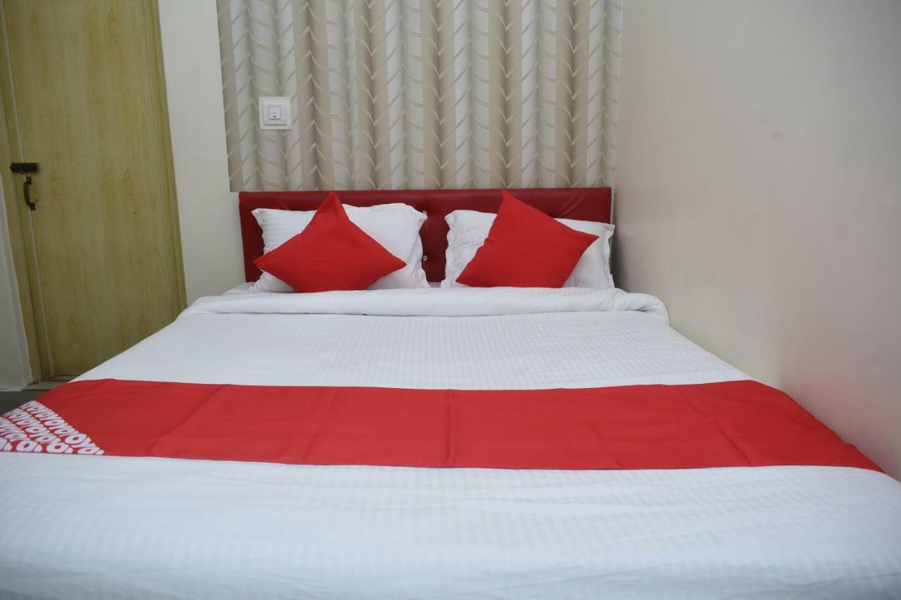 Oyo 45320 Hotel Mars Agartala Bagian luar foto